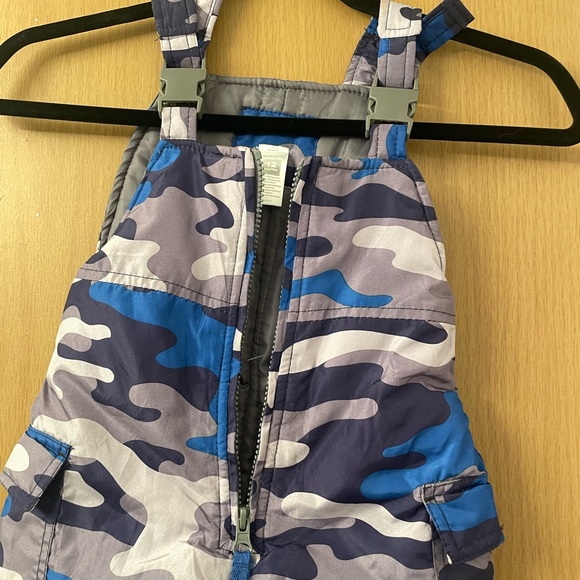 Carter’s Camo Colored Snowsuit.  Sz. 12 Months - Picture 2 of 5